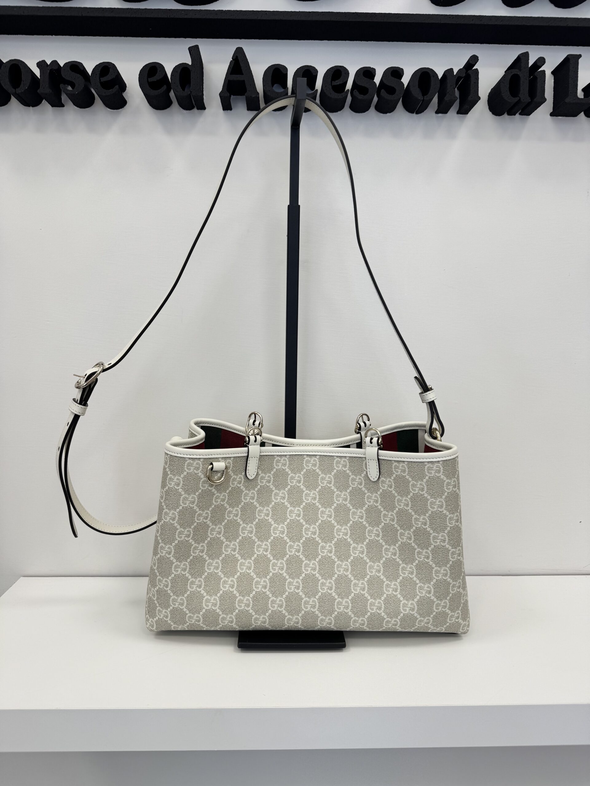 Borsa Gucci shopping GG Emblem media - Image 3
