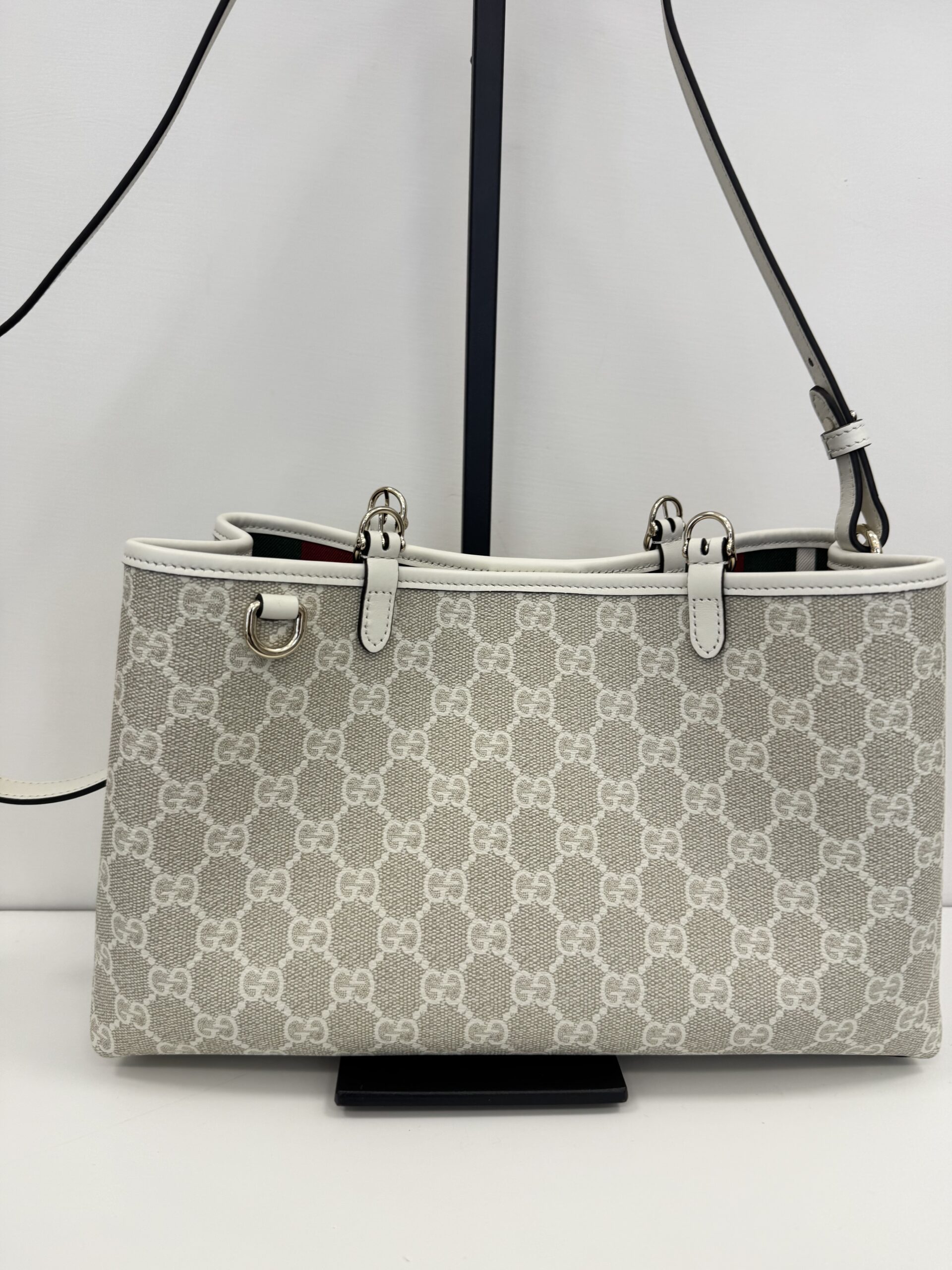 Borsa Gucci shopping GG Emblem media - Image 4