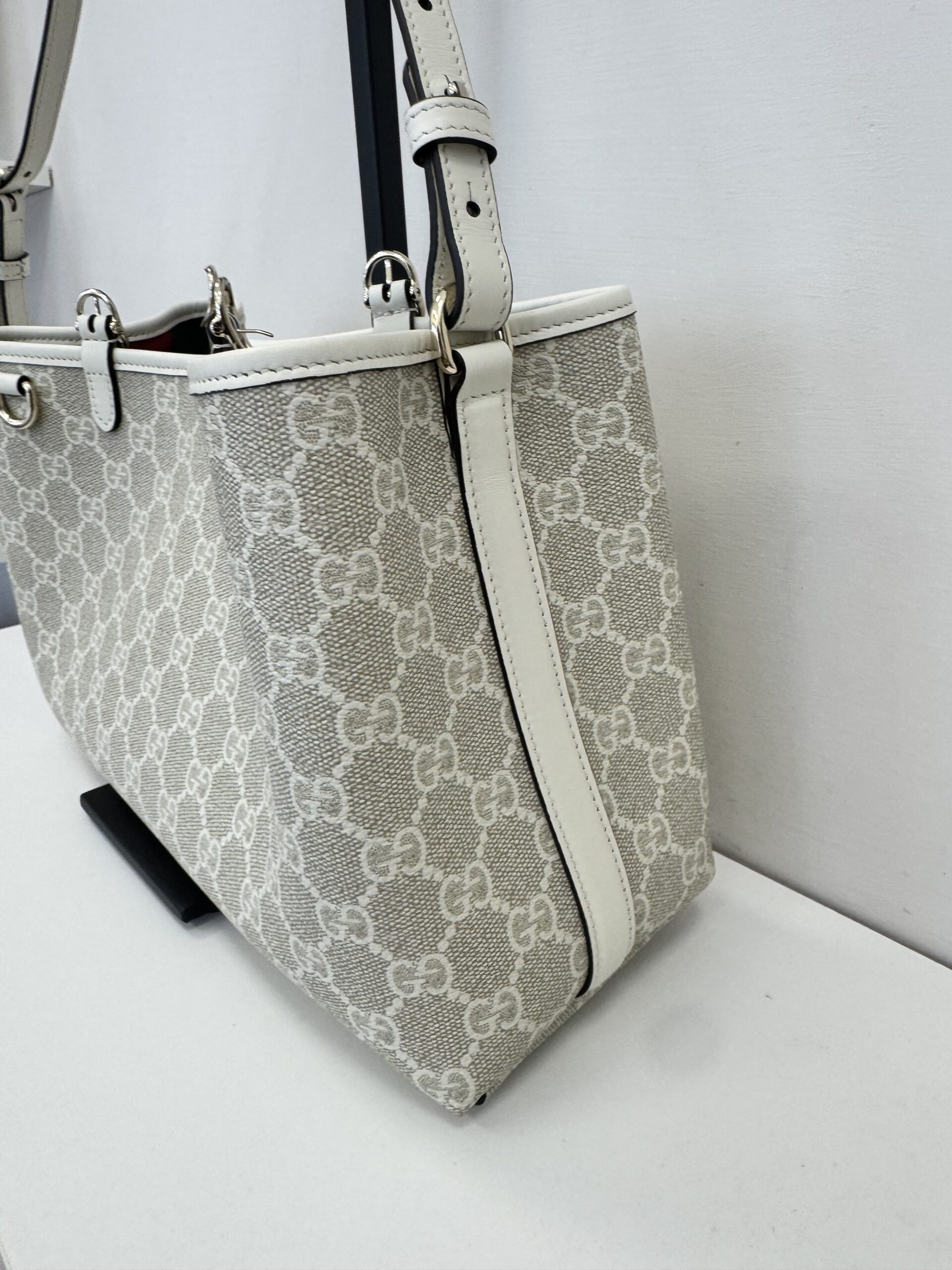 Borsa Gucci shopping GG Emblem media - Image 7